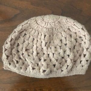 An Anthropologie Mauve Knit Hat